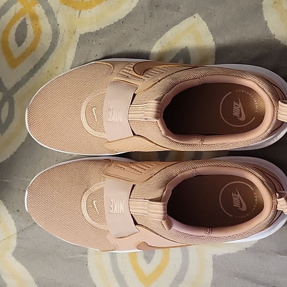 Nike Womens Size 11 Pink Tennis Shoes